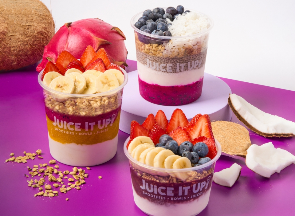 Açaí bowls with fresh fruit toppings